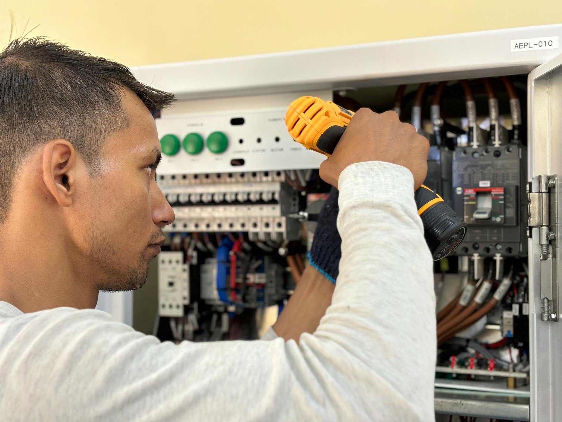 SET Electrical Limited at work in North Shields